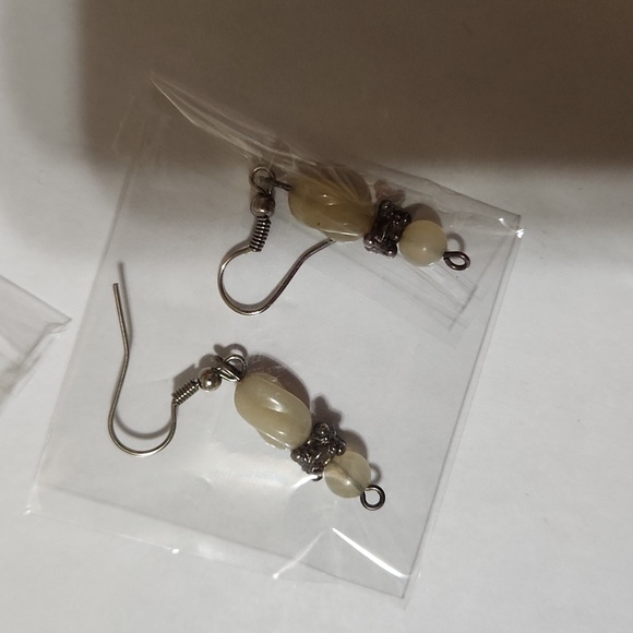 Mother of pearl vintage earring lot dangles - Picture 6 of 6